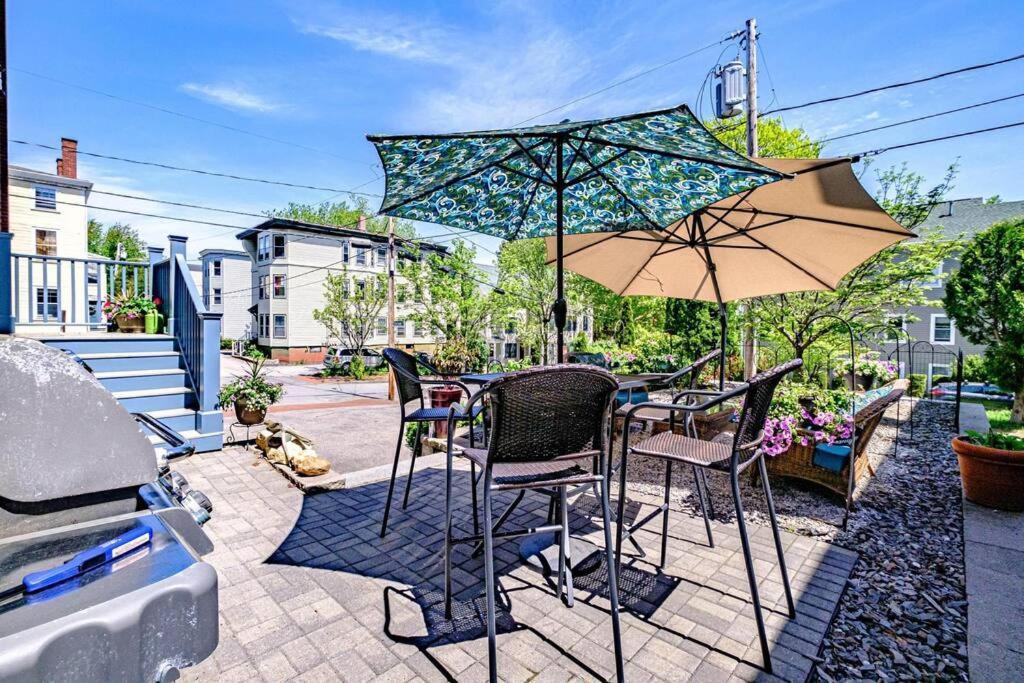 Historic Corner Apartment With Patio & Off Street Parking Portland Exterior photo